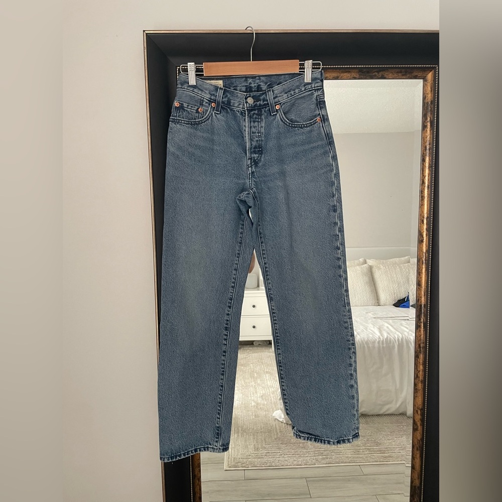 Levi’s 501 Original Women’s Straight Leg Jeans W24 L30 Classic Blue Wash - Picture 2 of 7